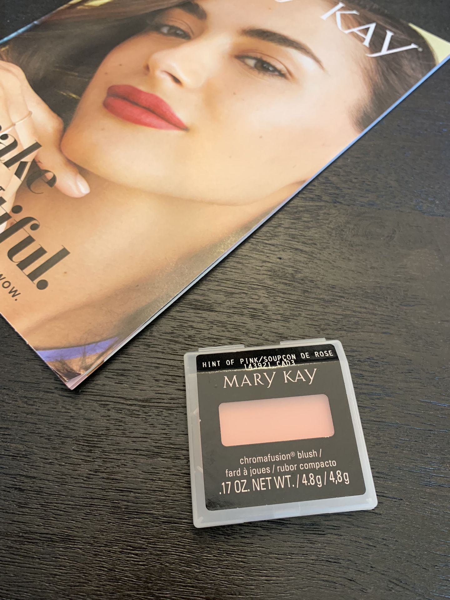 New! Mary Kay Chromafusion Eye shadow .05oz in Hint of Pink