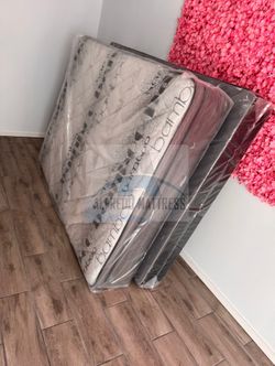 Queen mattress pillow top set with box spring (2pc - new)