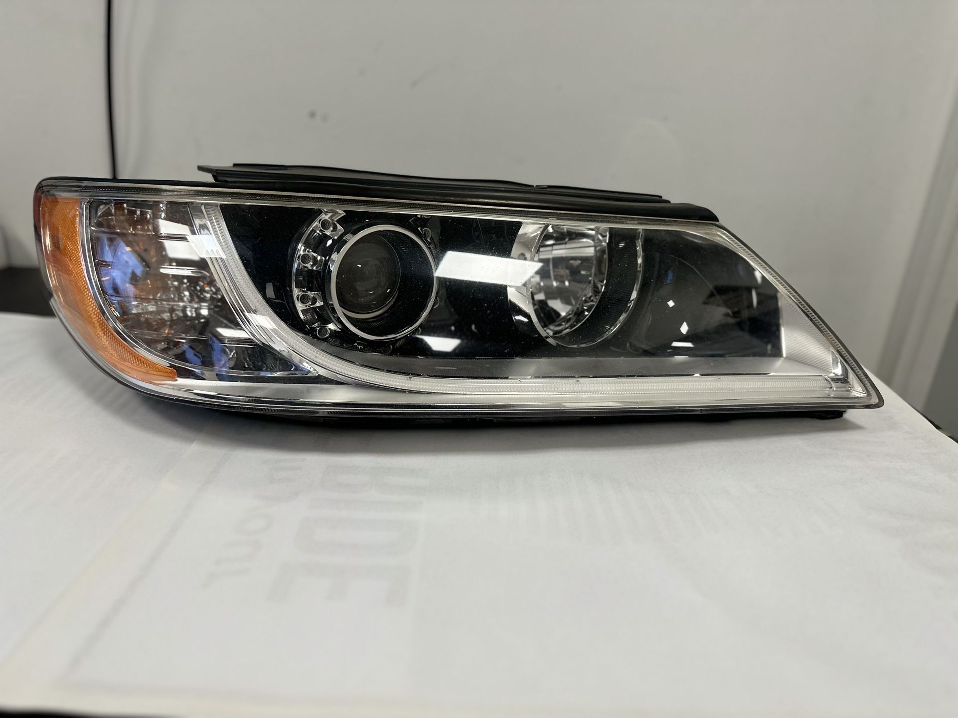 2011 Hyundai Azera Headlight