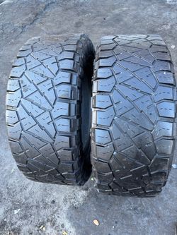 Set of 2 nice NITTO RIDGEGRAPPLER 35✖️12.50R20LT  ( We install & balance)