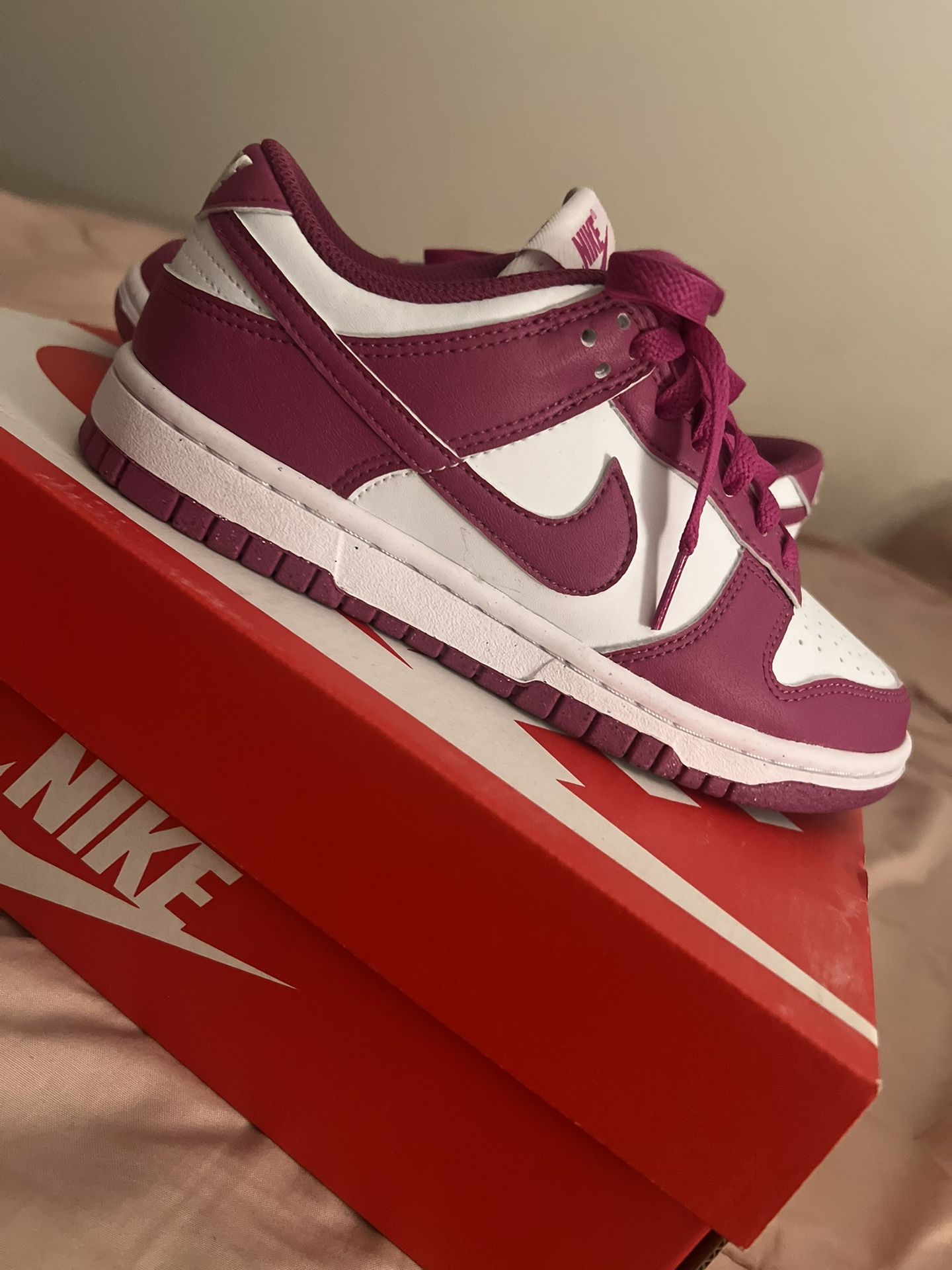 fuchia nike dunks