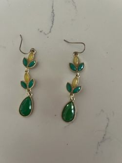 New and gently used Women earrings