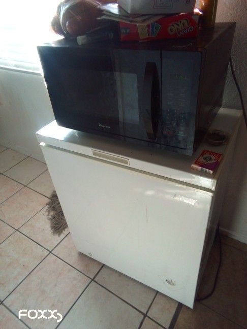 Microwave And Deep Freezer 