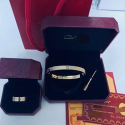 Beautiful Valentine's Day gift set, it comes as it is with everything