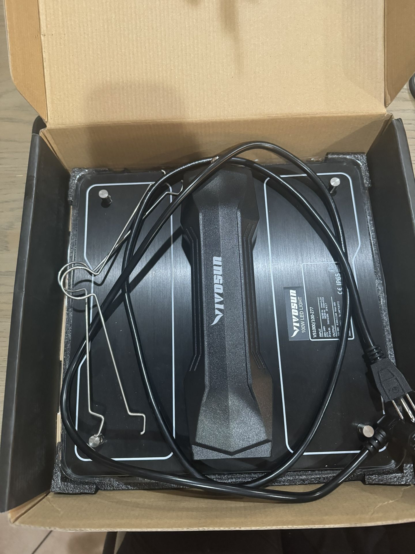 Vivosun VS1000 Electric 120 Volt Power, Grow Led Light