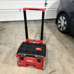 🧰 Brand New Milwaukee PACKOUT™ 22″ Rolling Tool Box — Never Used!