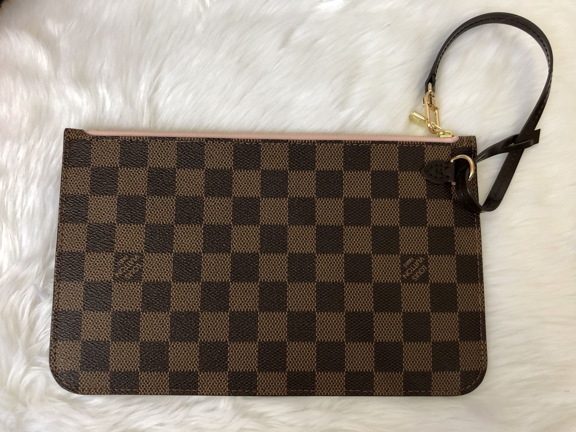 Authentic Brand NEW LV Neverfull Pouch for Sale in Houston, TX