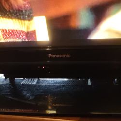 Panasonic 40 In Flat Screen Works Great 