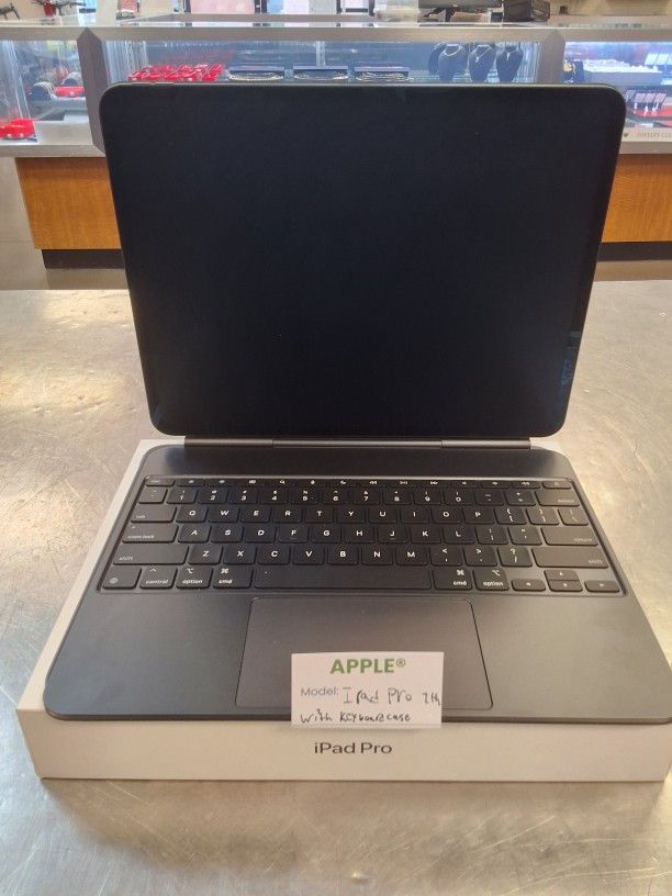 Ipad Pro 7th Gen with keyboard case