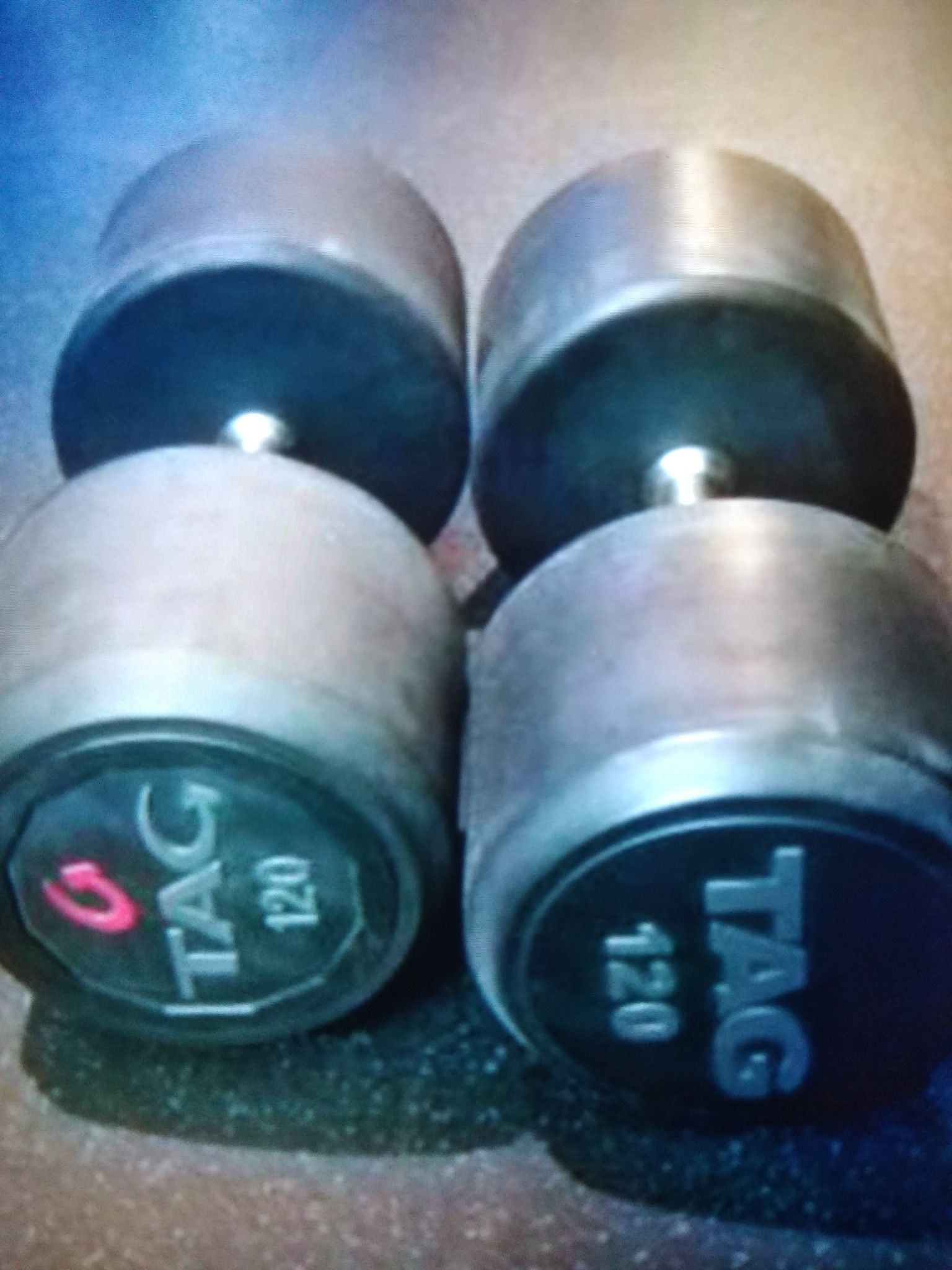 120.LB DUMBBELLS SET.QUALITY BRAND