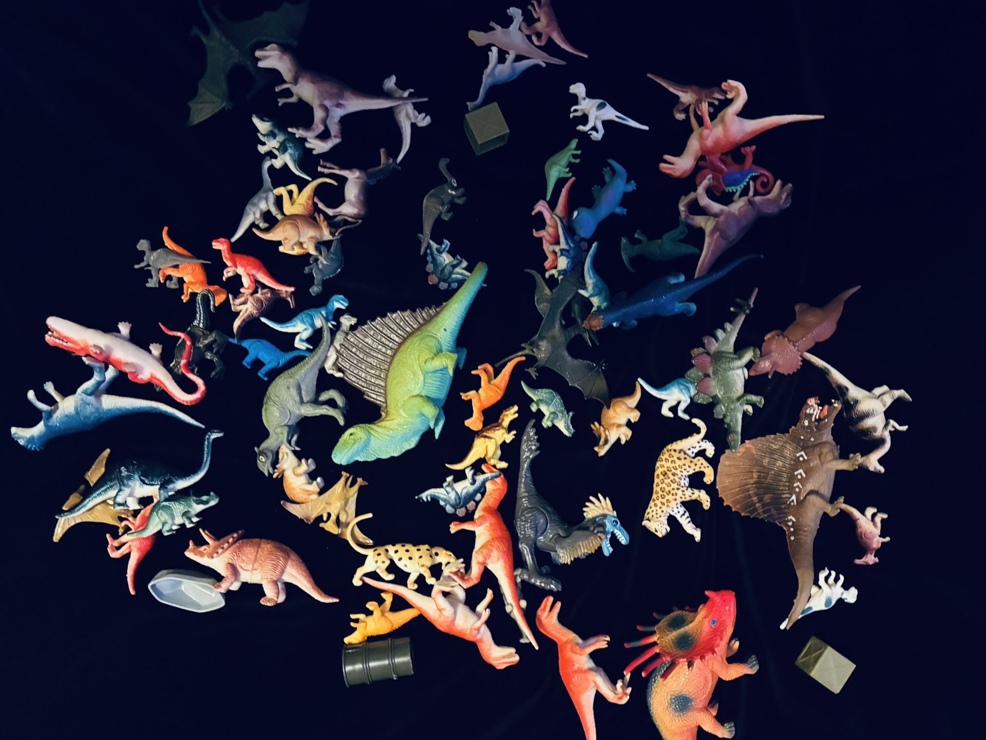 Large Lot Of Dinosaurs
