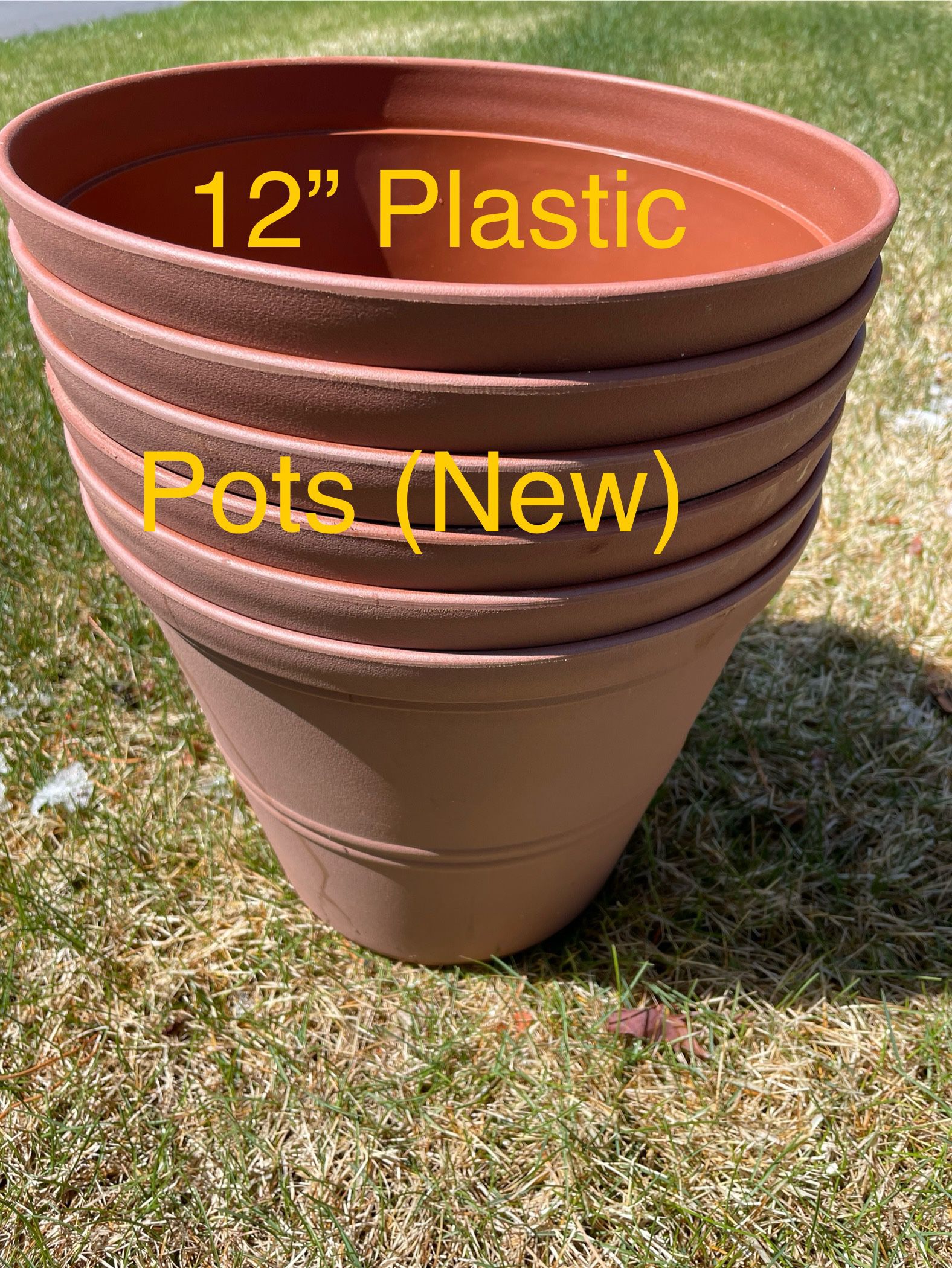 6 New Plastic Planters