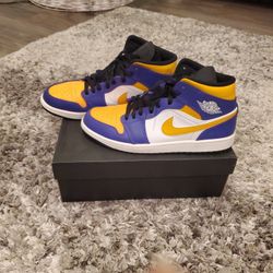 AIR JORDAN 1 MID