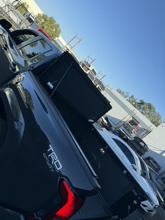 TONNEAU COVER ( FLUSH MOUNT) IN STOCK FOR ALL TRUCKS, TAPADERA AL RAZ DE EL RIEL EN INVENTARIO PARA TODAS LAS TROCAS, BEDLINERS, SIDE STEPS, BED LINER