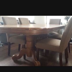 Wooden table With 5 Chairs $50 Needs A Bit Of TLC been in Garage 