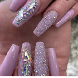Nail Tech Needed