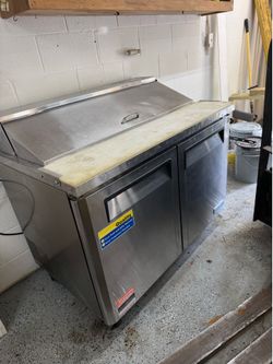 Sandwich/salad prep table with refrigerator base