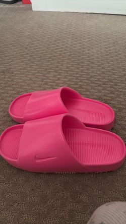 Nike pink slides 8 in WOMENS