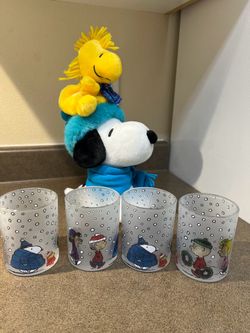 Frosted Snoopy and The Peanuts Gang Xmas /Winter Drinking Glasses