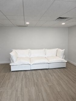 White Slipcover Cloud Couch / Sofa [FREE Delivery🚚]