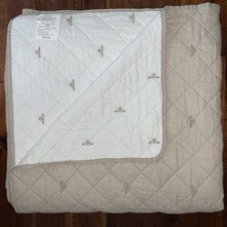 Honey Bee 100%Cotton Bee Embroidery Taupe/White Reversible Oversized Quilt.