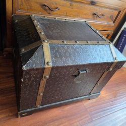 Vintage chest
