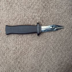 ink2055 Comedy Magic Plastic Retractable Dagger Joke Prank Props Knife Scary Trick