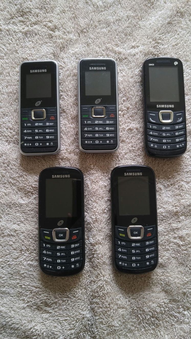 Lot of (5) Samsung Tracfones