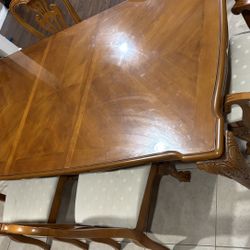 Dining table with 6 Chairs + glass plate For the Table