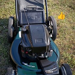 Craftsman lawnmower self propelled 22 inch with Bag