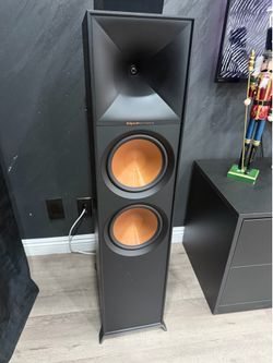 Black Klipsch - R-800F Reference Series Dual 8" 600-Watt Passive 2-Way Floor Standing Speaker pair