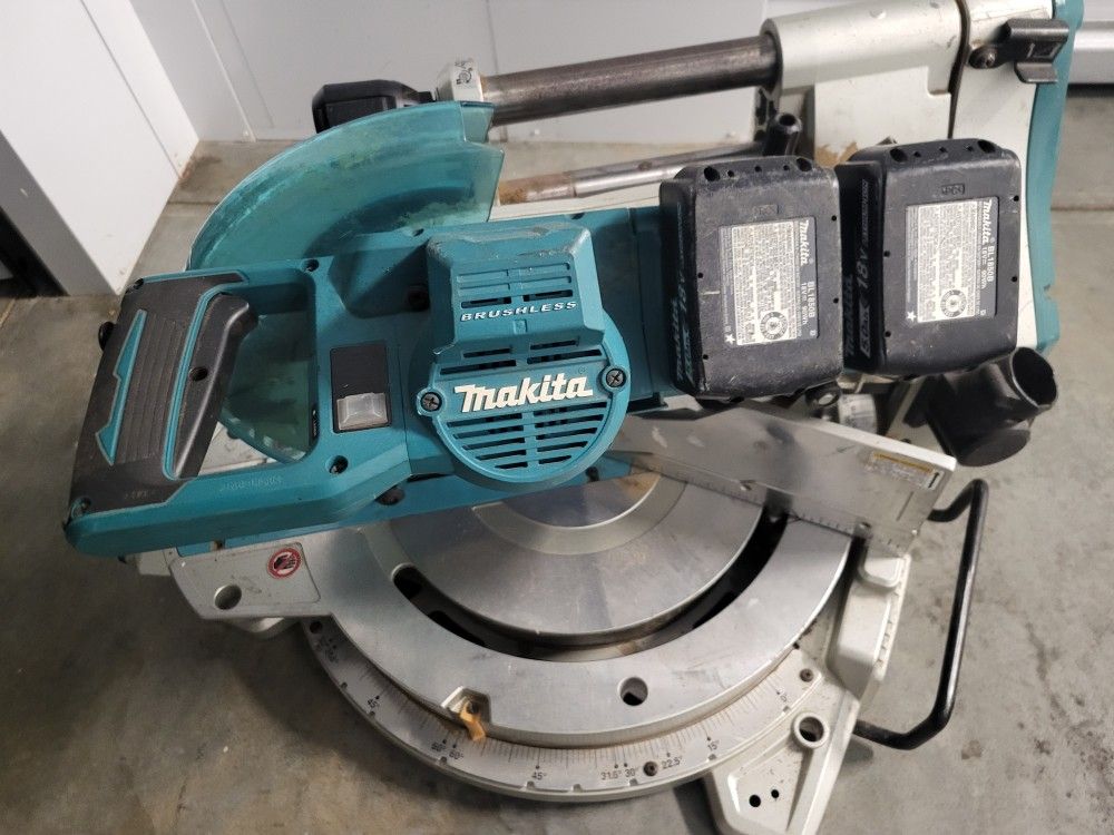 Makita Compound Mitersaw Cordless