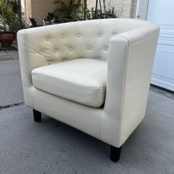 Only 1 available. Faux leather barrel accent chair. Cream color. $85