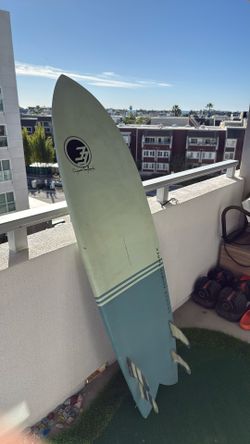 33 Degrees 6 Ft Quad Fins Surf Board