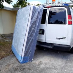 NEW QUEEN-SIZE PILLOW TOP MATTRESS AND BOX SPRING 🆕️