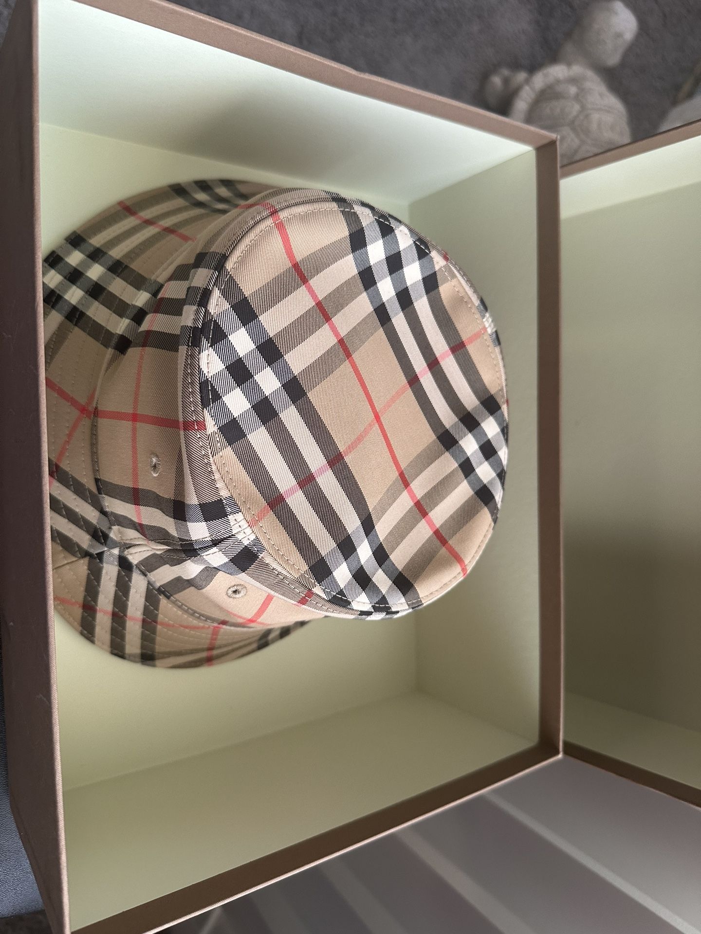 Burberry Bucket Hat: Medium