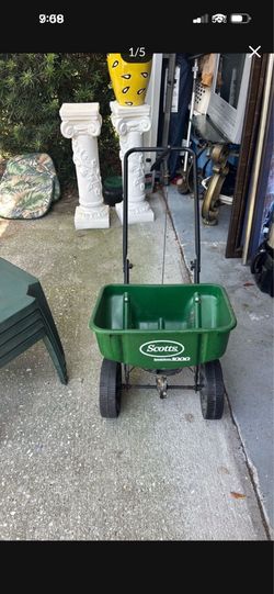 Scotts spreader