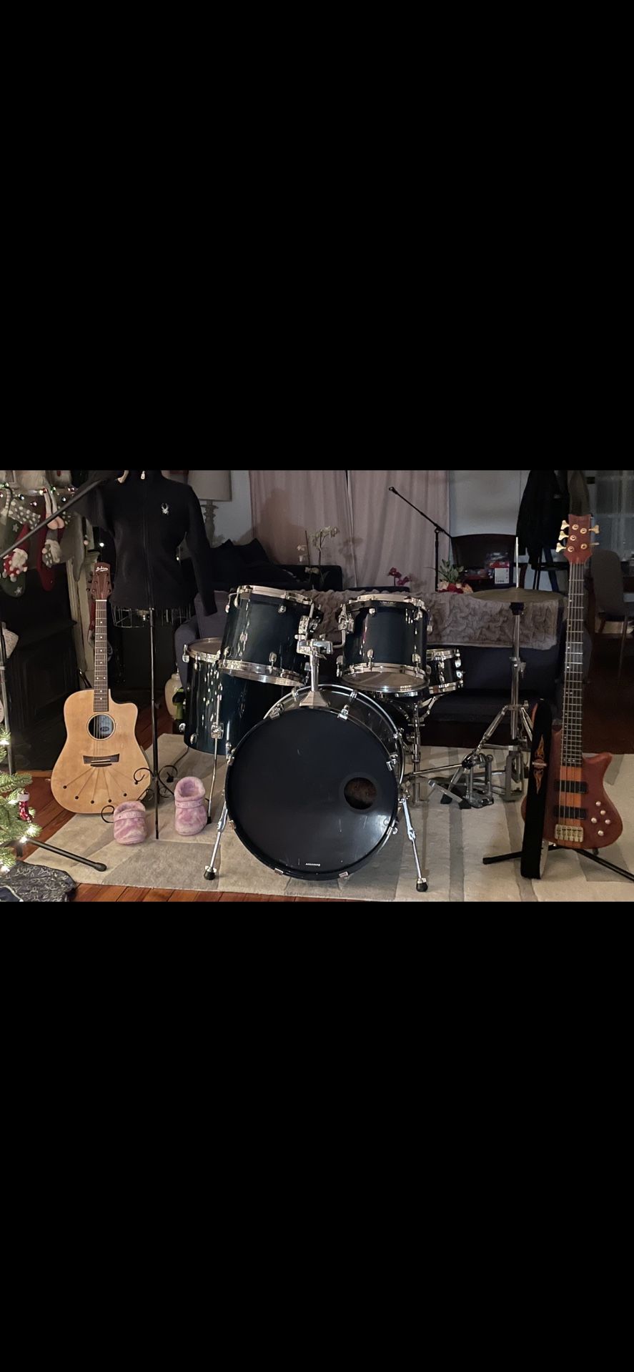 Price Drop. Must Sell. **MANY EXTRAS please See Description Below***TAMA STARCLASSIC 5 Piece Drumset. Great Condition