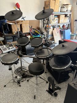 Electronic drum kit