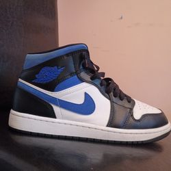 Nikes Sz 9