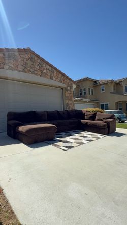 HUGE BROWN SECTIONAL COUCH