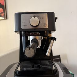 De'Longhi Stilosa 15-Bar Pump Espresso Machine (model EC260BK).  