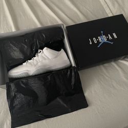 Air Jordan 11 low “Legend Blue” Sz 10