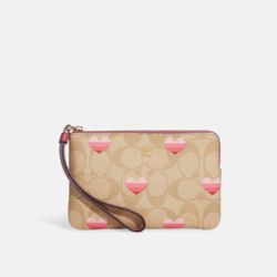 💝 COACH CORNER ZIP WRISTLET IN SIGNATURE CANVAS WITH STRIPE HEART PRINT