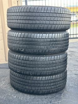 SET OF TIRE 265 70 17 MICHELIN 85% LIFE