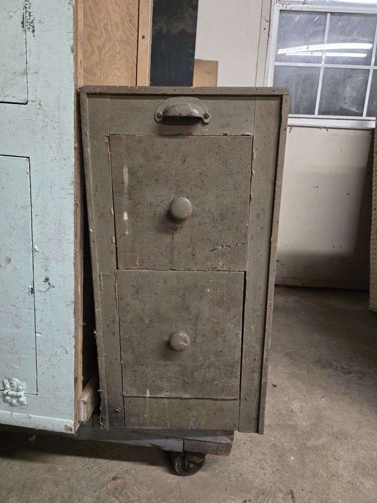 Cabinets/Workbenches For Garage