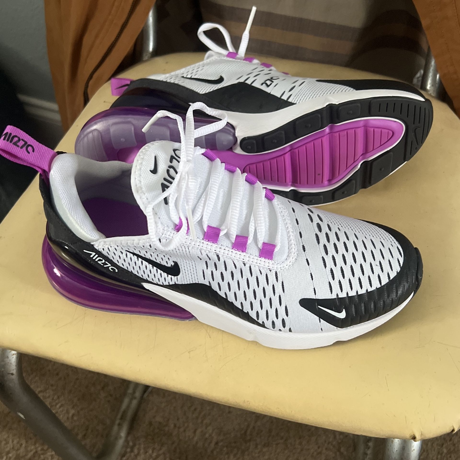 Women’s NIKE Size 8