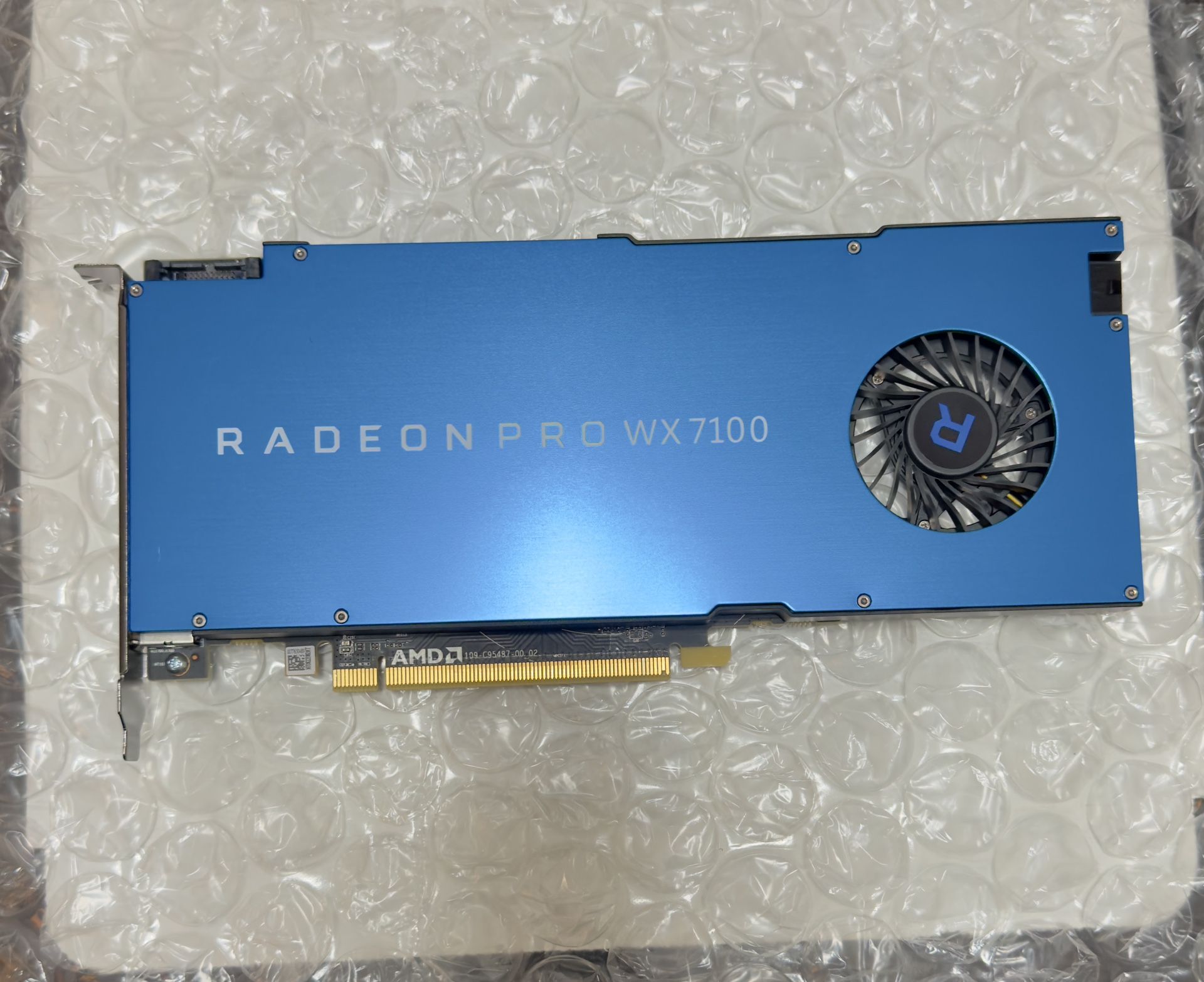 AMD Radeon WX 7100 8GB GDDR5 Graphics Card