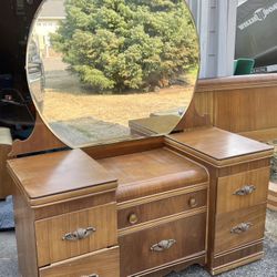 Dresser/Makeup Vanity w/mirror and bench Antique 1930’s  