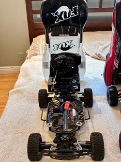 2 TRAXXAS SLASH RC CARS 4WD